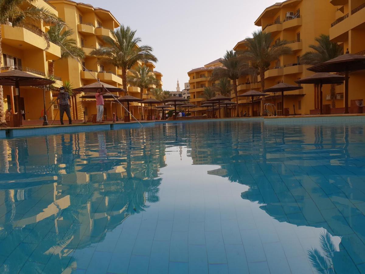 British Resort Pool View Apartments 洪加達 外观 照片